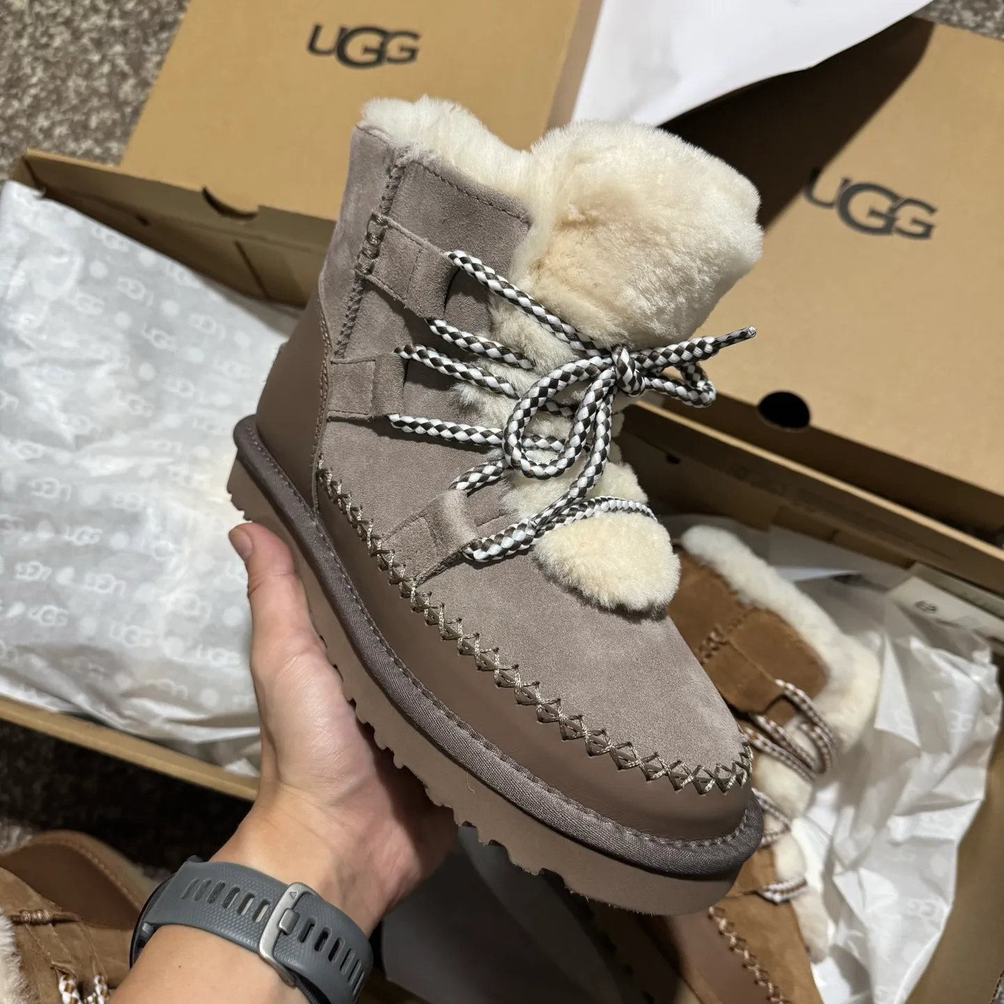 Self-pickup💰640 UGG Classic Novelty Split Cow Leather Round Toe Thick Sole Short Tube Snow Boots Women’s Reindeer Brown Arrive❗️